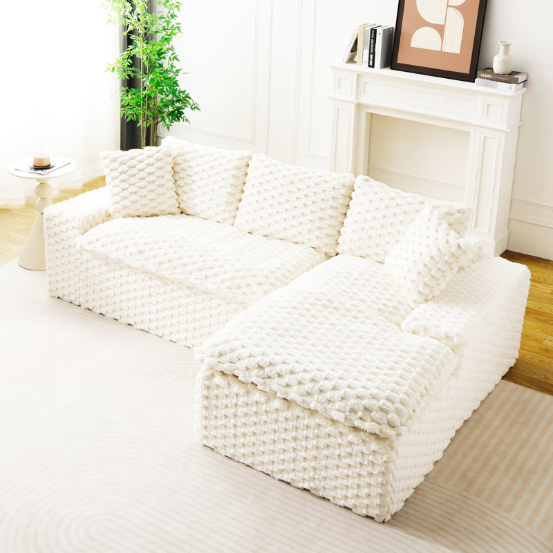 Chaise longue en velours blanc tortue, formes modulables, différentes fonctions, idéale pour recevoir, confort optimal, positions assises en L et droites pour des moments de détente.