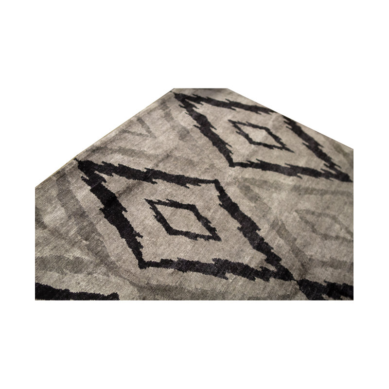 Geometric Area Rug in Gray