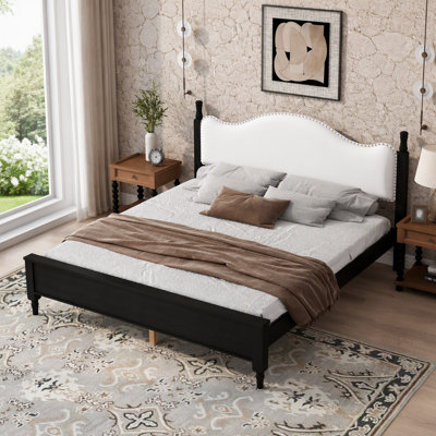 Lit plateforme très grand en bois avec tête de lit tapissier, cadre noir et tête de lit blanche