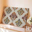 Toile d'un motif de textile sans couture avec des motifs traditionnels complexes rappelant l'art mural indien-1714517741