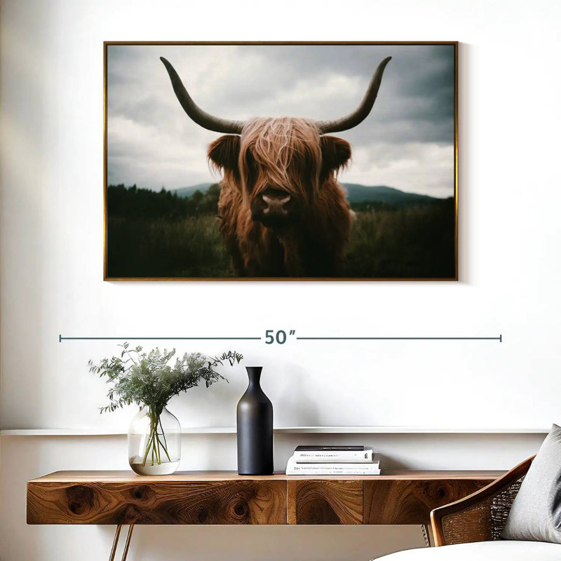 Vache Highland Open Field, 40 po x 27 po, Cadre flottant doré