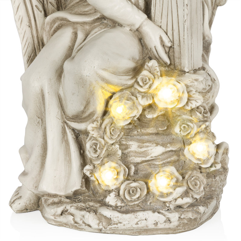 Statue solaire ange 14 "tenant une croix avec lumières DEL 14"