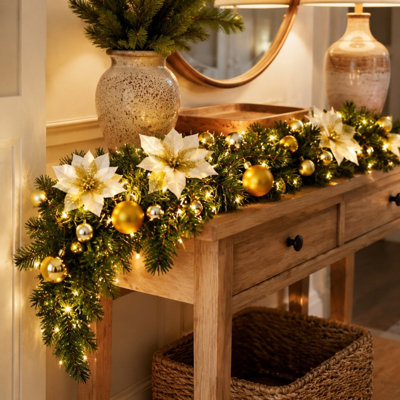 Guirlande de Noël pré-éclairée avec poinsettia argenté et ornements, 9 pi / 270 cm