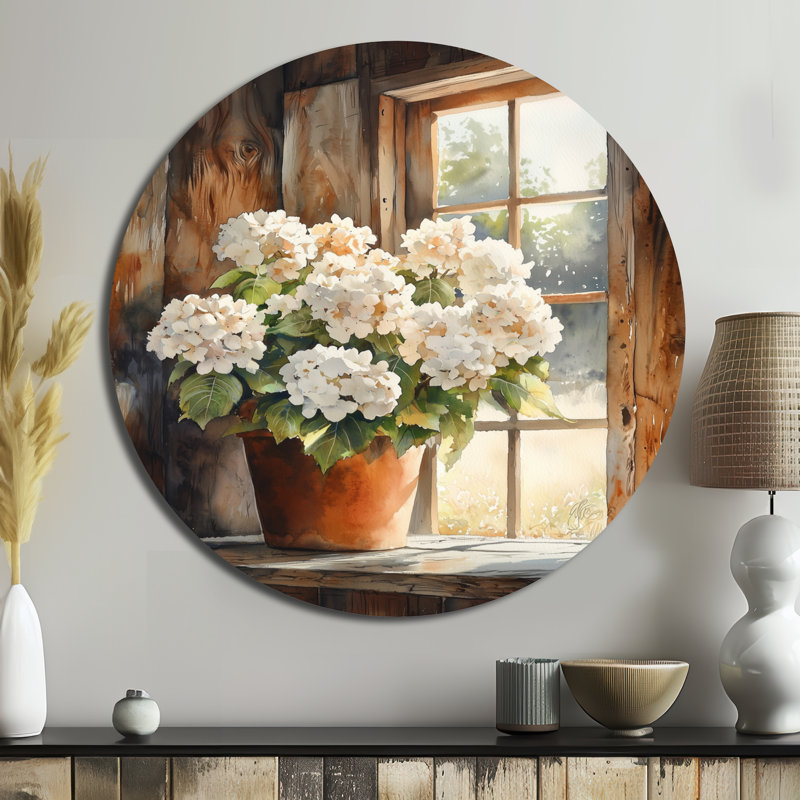 Hortensias dans la basse-cour - hydrangées, art mural rond en métal blanc traditionnel, H 29 po x l 29 po