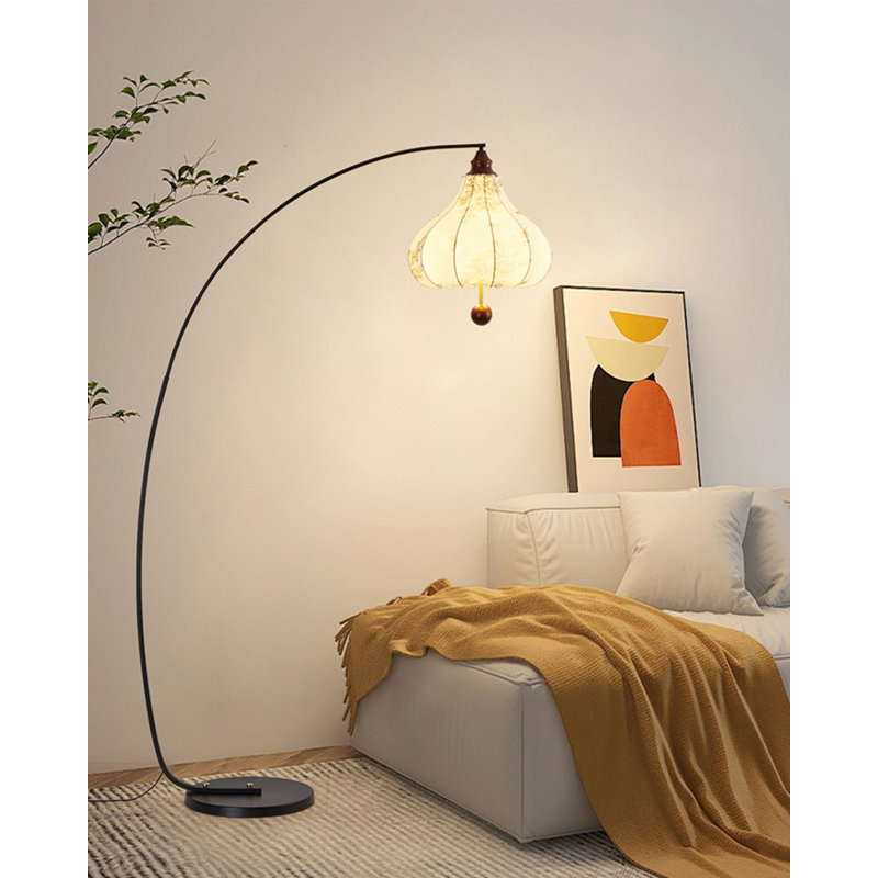 Lampe sur pied en fer et en tissu de style médiéval