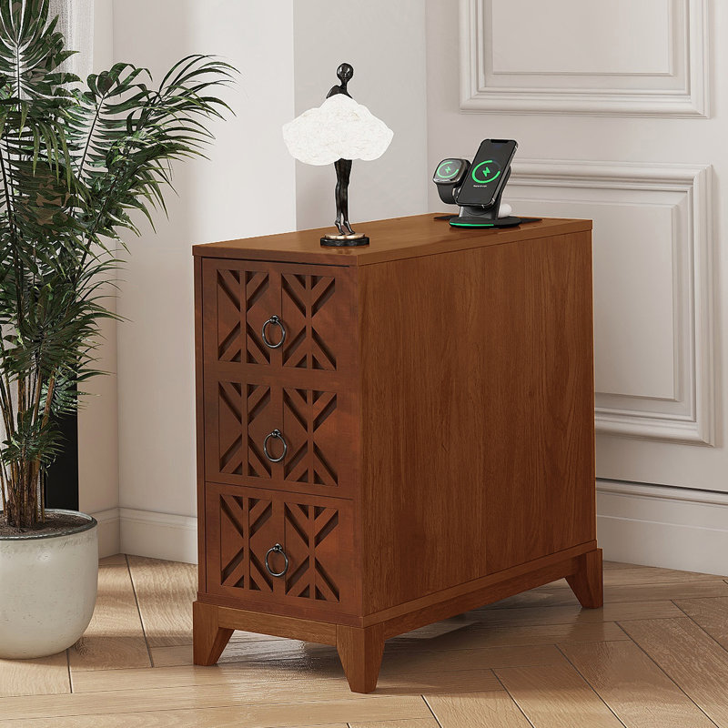 Table de bout fonctionnelle avec trois tiroirs et deux tablettes ouvertes, idéale pour les coins de la chambre à coucher et l'espace de rangement