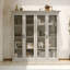 Armoire rustique avec lumière chaude