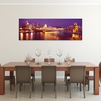 «City Skyline at Night», Cincinnati, Ohio, États-Unis, art mural contemporain contemporain
