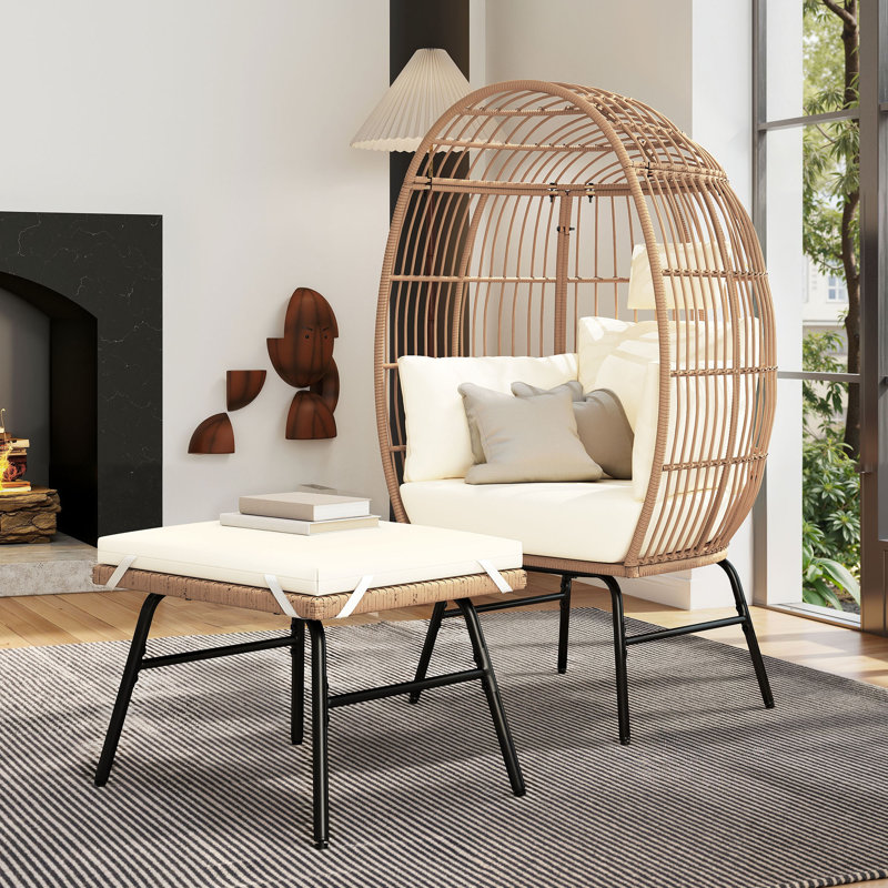 Fauteuil ovale rembourré en osier avec repose-pieds