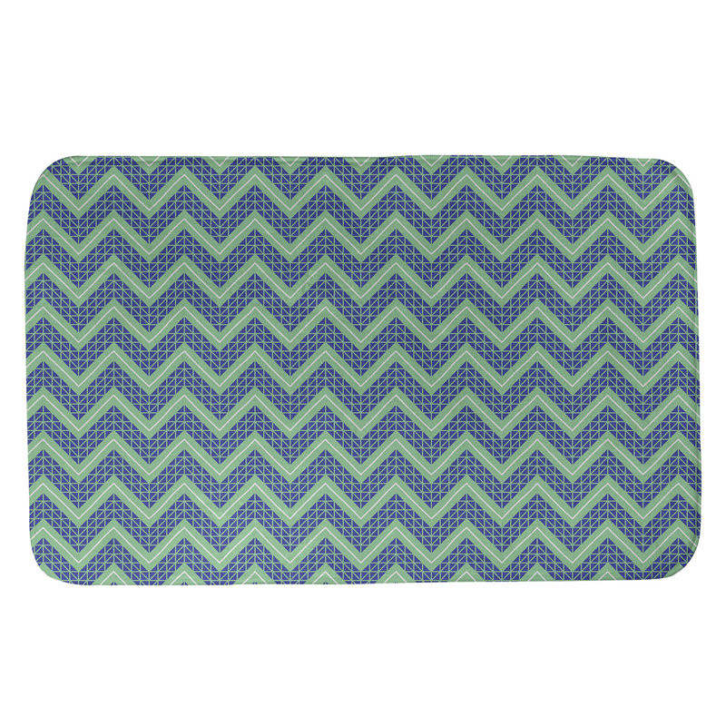 Tapis pour salle de bain à motif à chevrons à la main Stephenie, l 17 po x L 24 po, Vert / Bleu