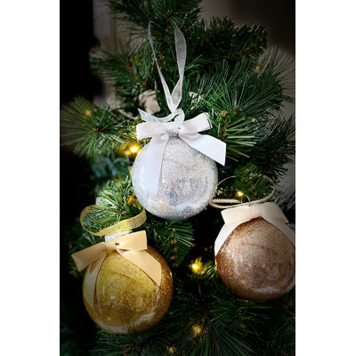 3 Metallic Ornament Set