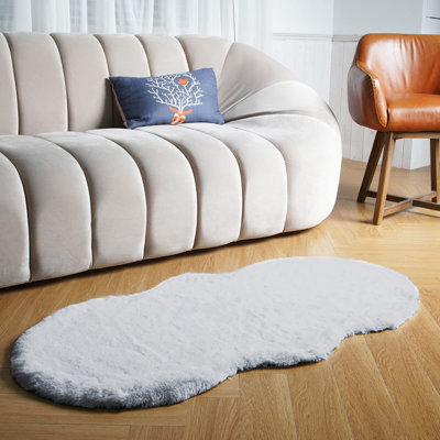 Khyrie Solid Color Machine Woven Shag Faux Fur Area Rug in Light Gray