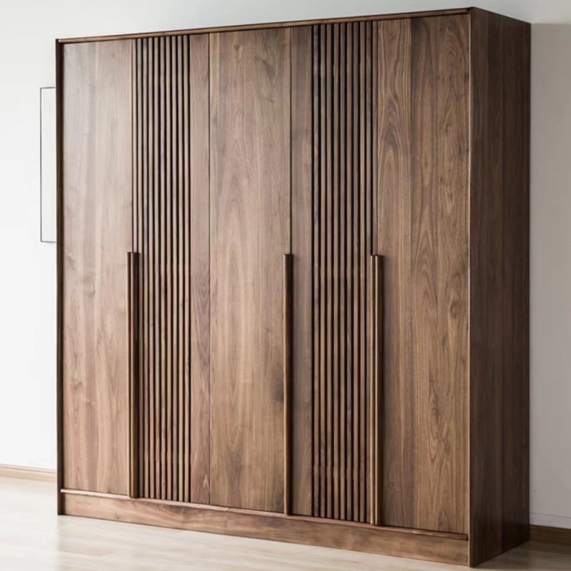 Simple Classic And Fashionable Wardrobe