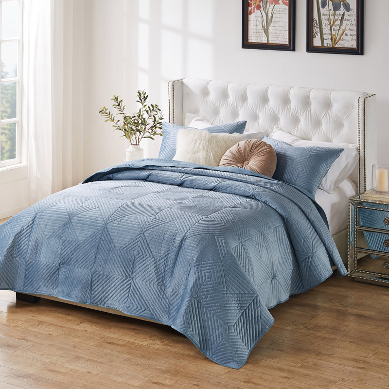 Spa Blue Twin Velvet Reversible Quilt Set with Polyfill