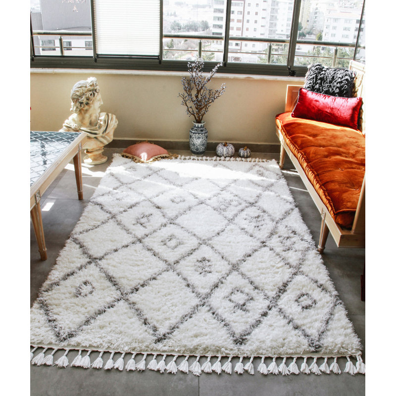 Tapis rectangulaire en polyester tissé à la machine blanc / gris Higuera, Rectangle 5 pi 3 po x 7 pi 7 po