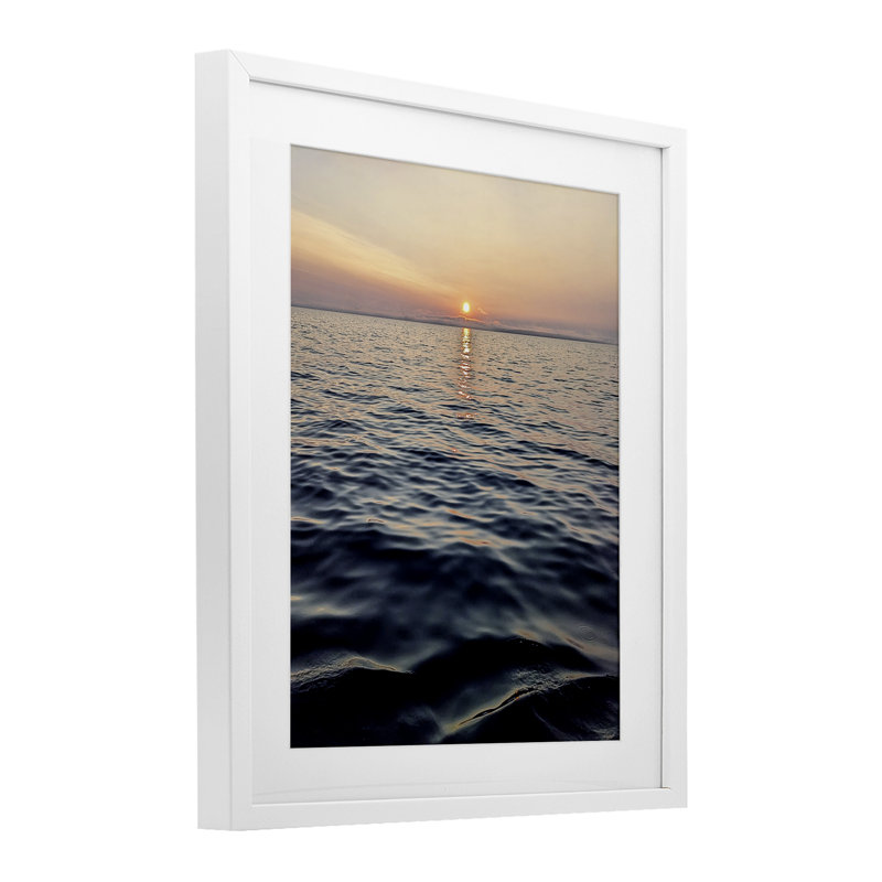 «Sundown Waters Seascape», reproduction encadrée sous verre, conception de Kali Wilson, H 16 po x l 13 po, Cadre blanc côtier