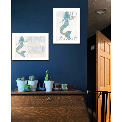 «Two Mermaids» 2 By. Reproduction d'art encadrée. Papier multicolore pour la maison, 35 po x 1 po x 19 po, 6 lb, cadre blanc, impression murale décorative. Prêt à accrocher, papier