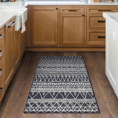 Tapis gris foncé Chelsea Tribal Aztec