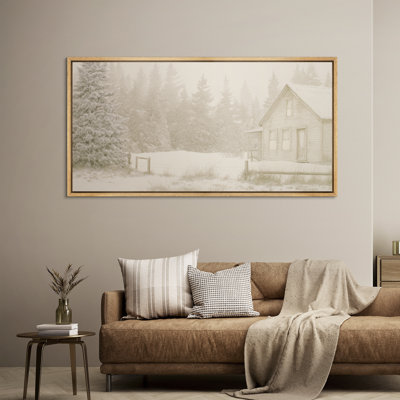 «Snowy Cottage and Pine Forest in Serene Winter Landscape», reproduction d'art sur toile encadrée