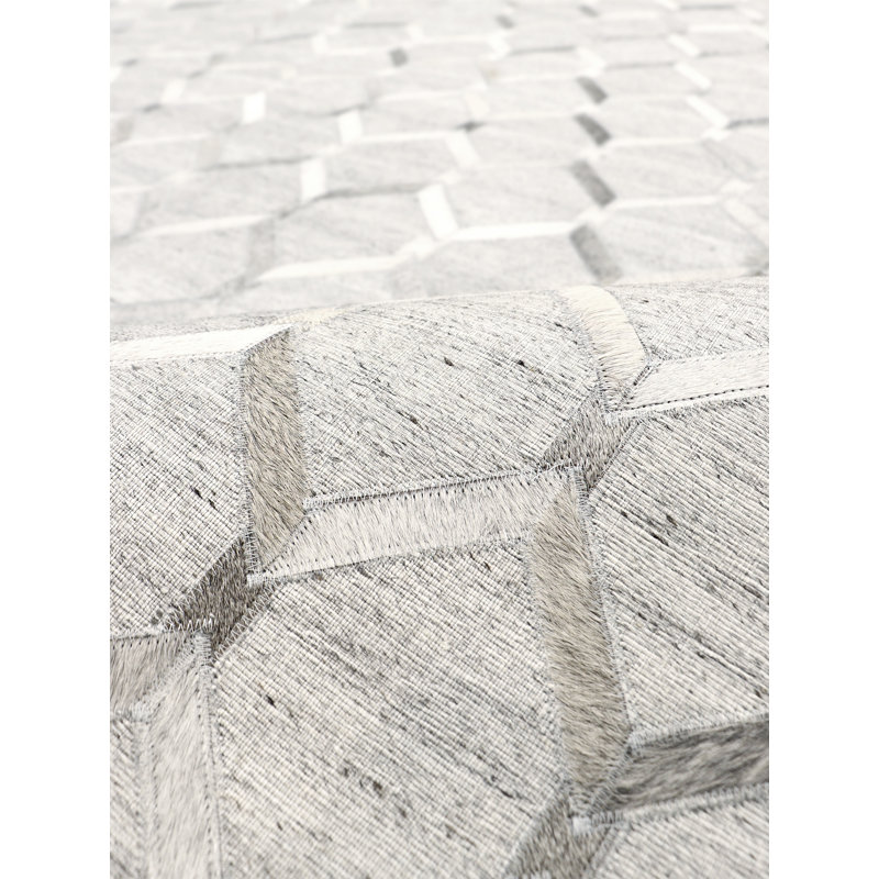 Geometric Hand-Loomed Silk Silver/White/Black Area Rug, Rectangle 5' x 8'