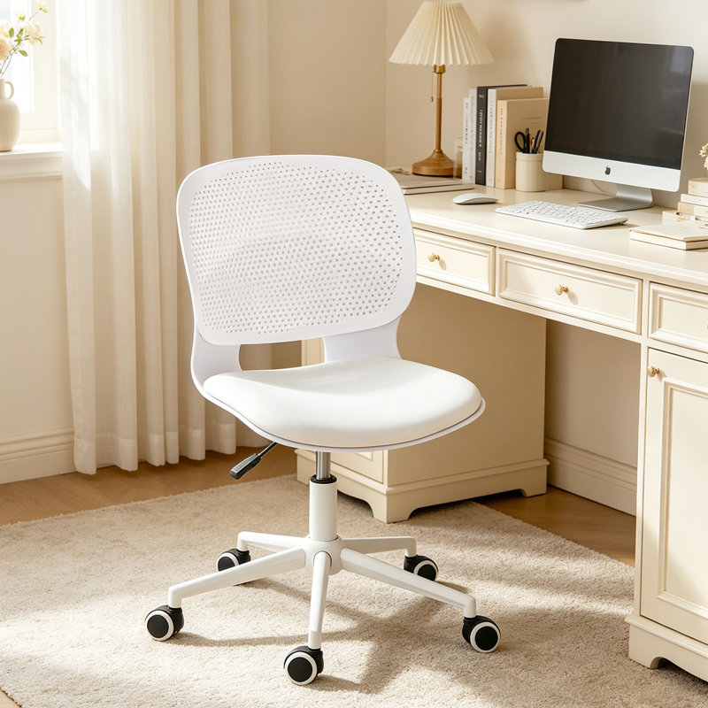 Chaise de bureau ergonomique pivotante sans accoudoirs, à dossier mi-haut réglable en hauteur et dotée d'un dossier respirant, blanche.
