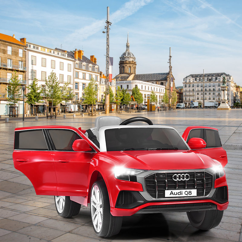 Les enfants montent sur une voiture, Rouge
