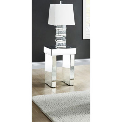 Table de bout en faux faux diamants, plateau de table épais de 4 po, pieds de 3 po x 14 po et dimensions de 20 po, et fabrication en verre, capacité de charge de 40 lb, profondeur de 15,99 po, largeur, hauteur de 24,36 po avec pieds en argent