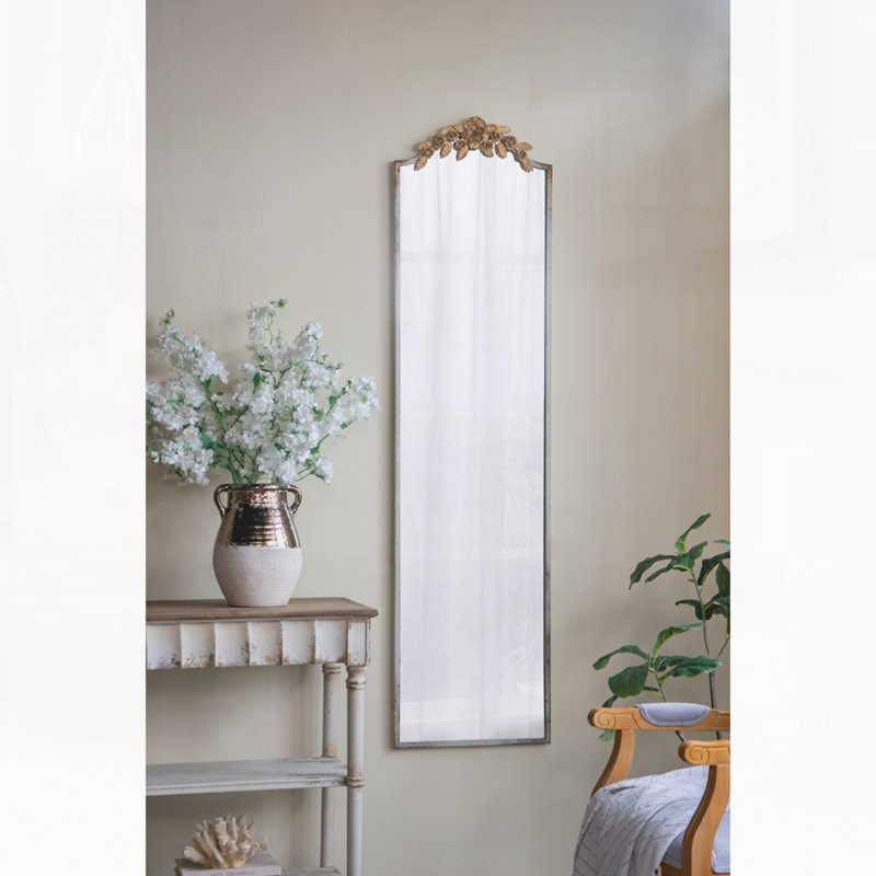 Grand miroir rectangulaire 18,1 x 1,6 x 70,9 po avec cadre ivoire vieilli et couronne florale dorée