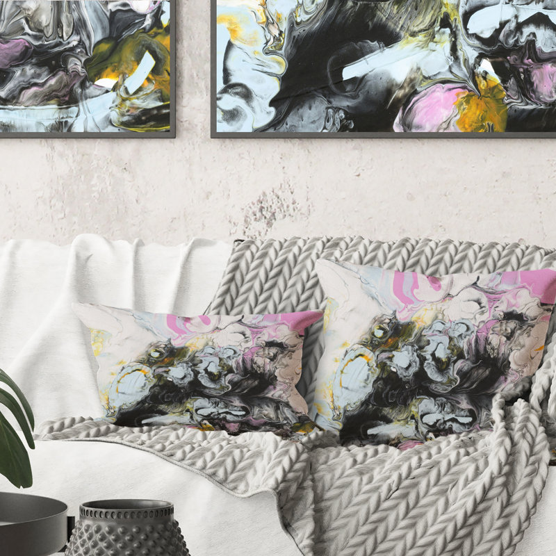 Coussin décoratif noir et rose sur fond blanc avec imprimé moderne