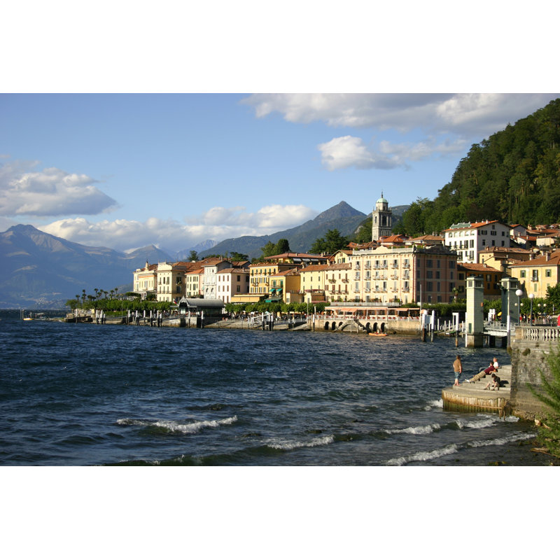 Bâtiments sur les rives du lac par Luisportuge, H 24 po x l 36 po
