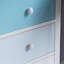 Armoire de rangement à cinq tiroirs avec plateau lisse