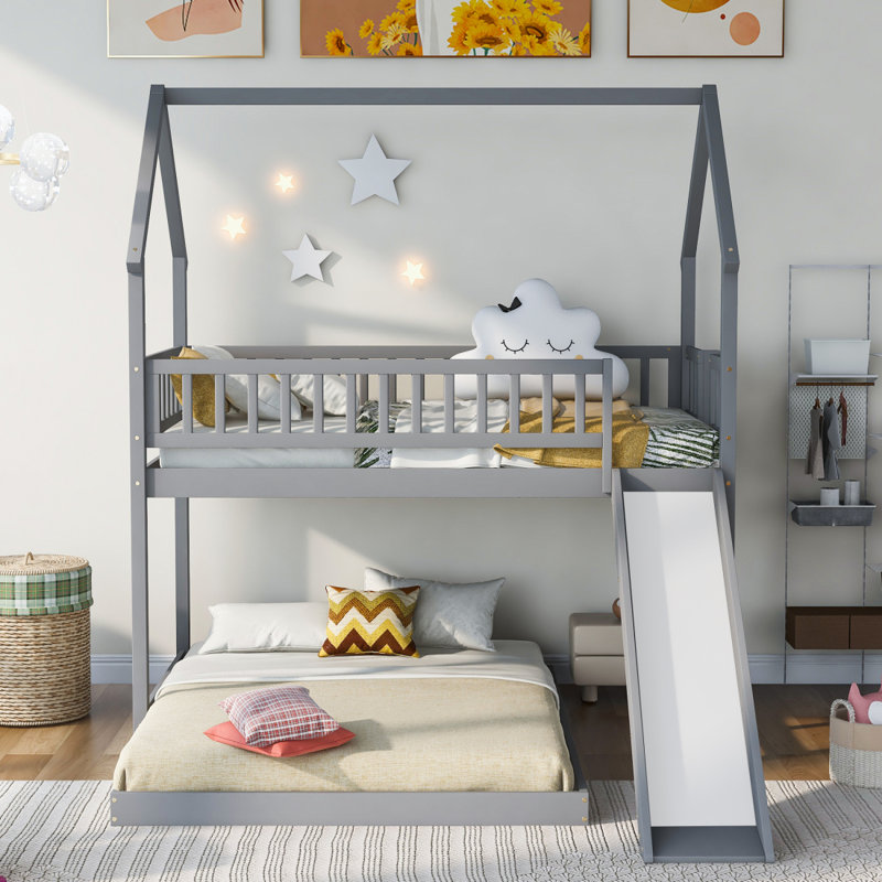 Lit superposé simple au-dessus d'une chambre double avec glissade et échelle intégrée, garde-corps pleine longueur, gris