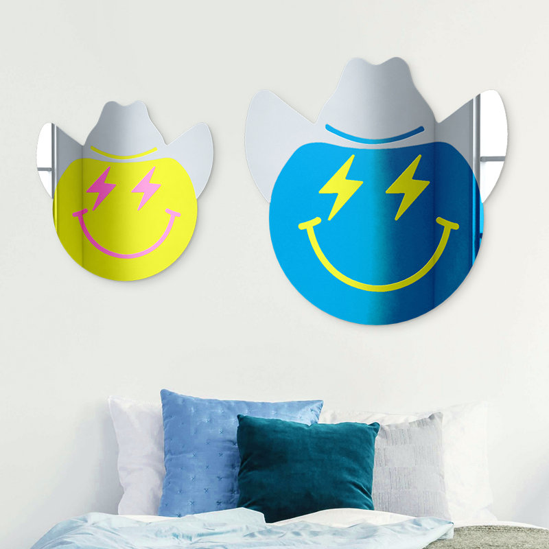 Visage heureux avec chapeau de cowboy et yeux éclair, H 23 po x l 23 po x P 1 po, Jaune