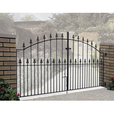 Pinkley Spear Top Arched Metal Driveway Gate 125cm High