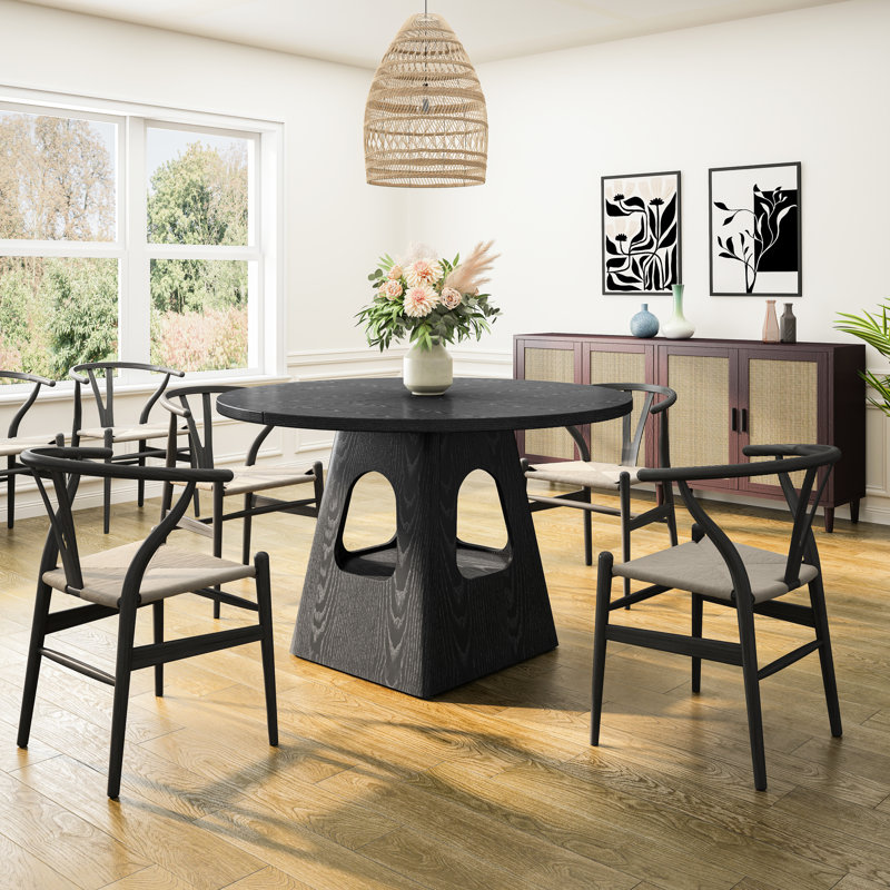 Table de salle à manger noire ronde, 47 po, plateau de table en bois, base de rangement, design rustique idéal pour les petites réunions, tablette, styles de décoration mixtes appropriés