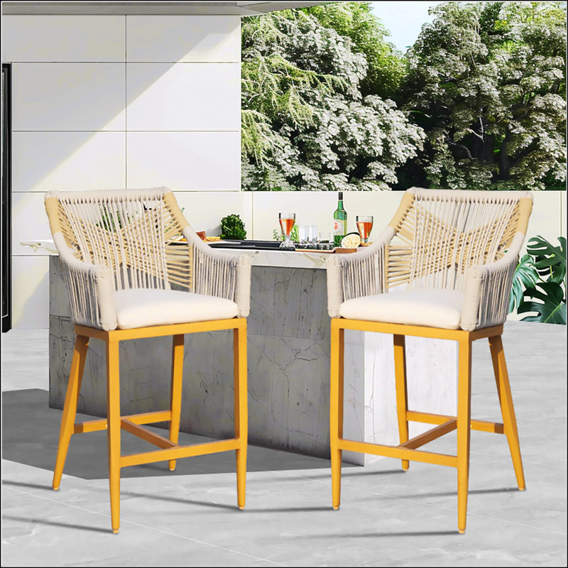Chaises de bar d'extérieur à hauteur de comptoir avec accoudoirs et dossier