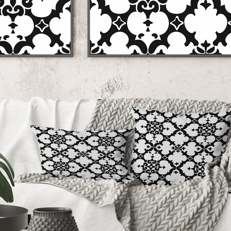 Coussin décoratif noir à motif quadrilobe noir et blanc, H 16 po x l 16 po