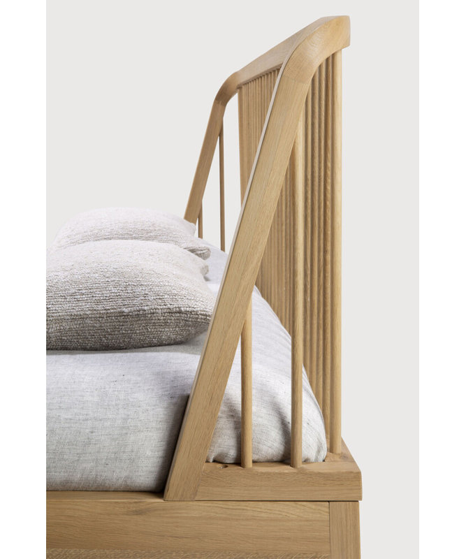 Spindle Solid Wood Bed, Queen, Oak