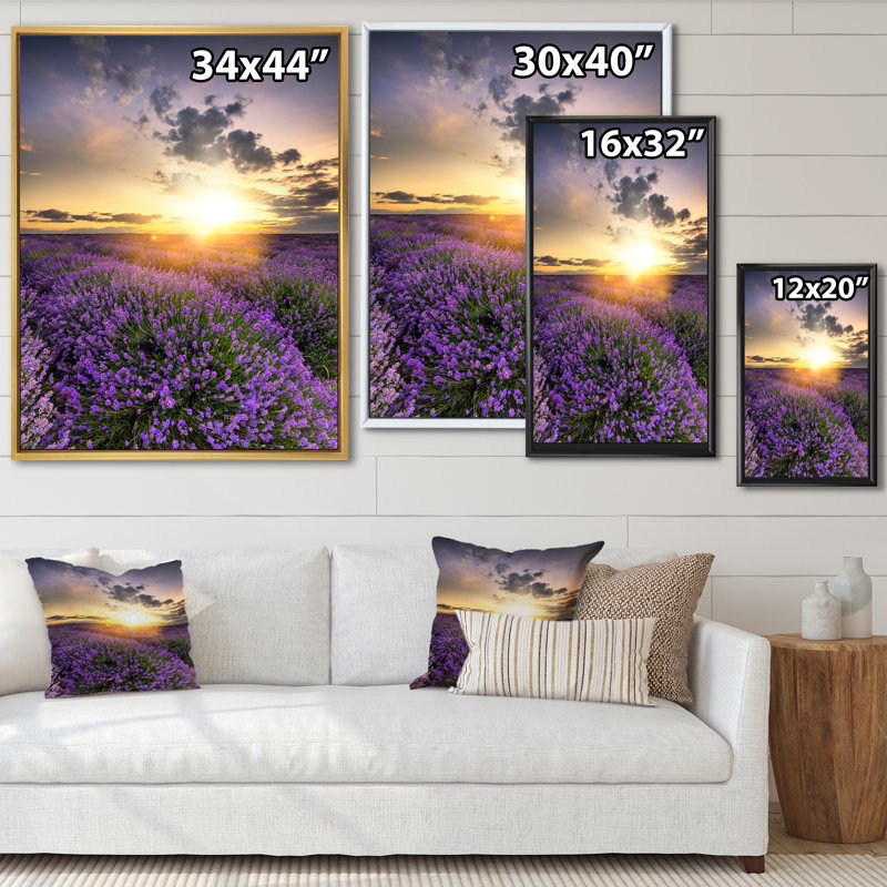 Lavande champ coucher de soleil paysage - art mural traditionnel sur toile, H 36 po x l 24 po x P 1 po, Cadre flottant brun