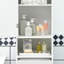 Rangement pour salle de bain Slim - Armoire haute avec tablette ouverte, tiroir, portes encastrées et tablettes réglables, tablettes blanches pour