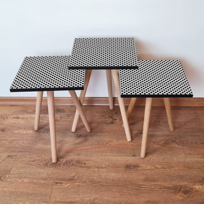 Ensemble de tables gigognes Modern (3 pièces), blanc et noir, pieds en bois de hêtre, 13,8 x 20,5 x 13,8 po (grand), 13,8 x 18,5 x 13,8 po (moyen), 13,8 x 16,5 x 13,8 po (petit) | 100% panneau de fibres à densité moyenne, design scandinave élégant, peu encombrant et polyvalent