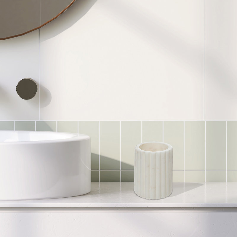 Gobelet en marbre blanc