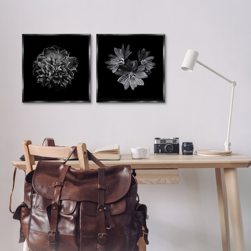  «Blossoms with Water Droplets», ensemble de 2 toiles flottantes encadrées par Brian Carson, Cadre flottant noir de jais