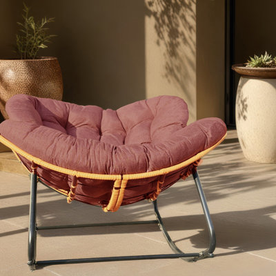 Chaise berçante en osier pour l'intérieur