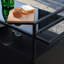Table de comptoir à boissons noire avec roulettes, plateau en verre roulant pour l'extérieur et l'intérieur Chariot à boissons polyvalent - noir, bar, piscine, cuisine, salle à manger