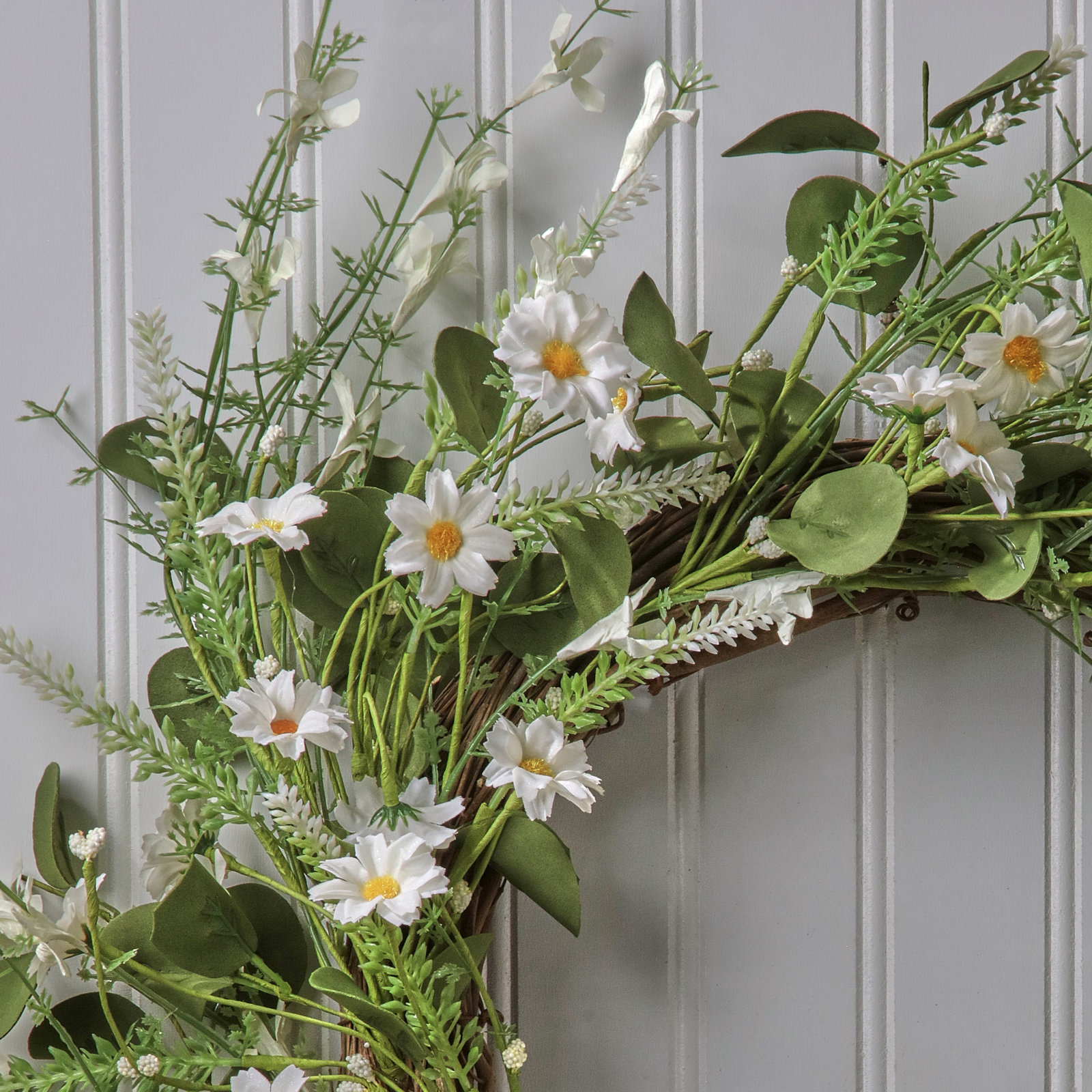 22" Wild Mountain Daisy Wreath, White