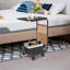 Table d'appoint en forme de C avec roulettes de frein-378688972-378689072