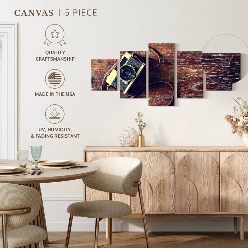 Appareil photo antique, H 24 po x l 55 po