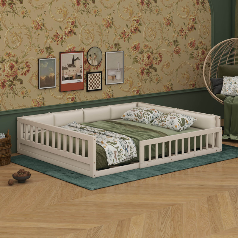 Lit plateforme double tapissier en bois avec garde-corps et coussin, Beige