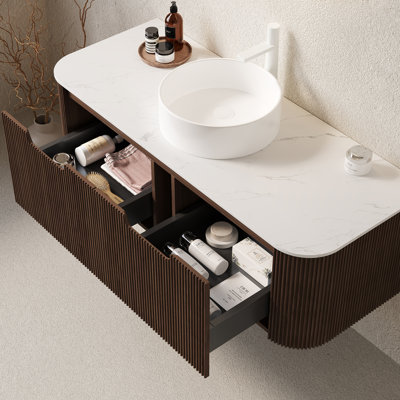 Meuble-lavabo mural flottant avec lavabo, armoire de rangement et tiroirs, idéal pour les salles de bain modernes avec une installation facile et beaucoup d'espace.